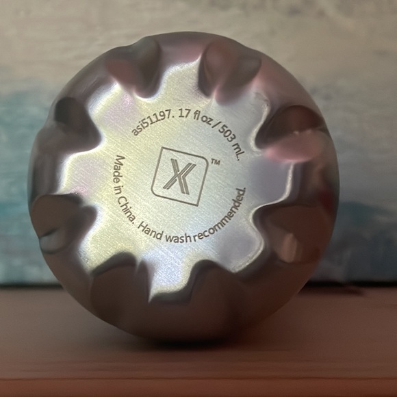 ARBONNE Pineapple Mahalo bottle NVP MAUI gift 17 oz NWT - Picture 4 of 6